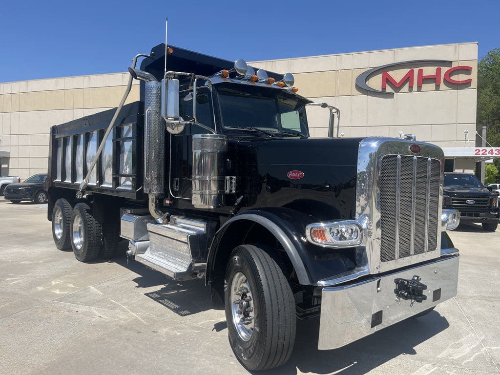 Used 2024 PETERBILT 389 image 1