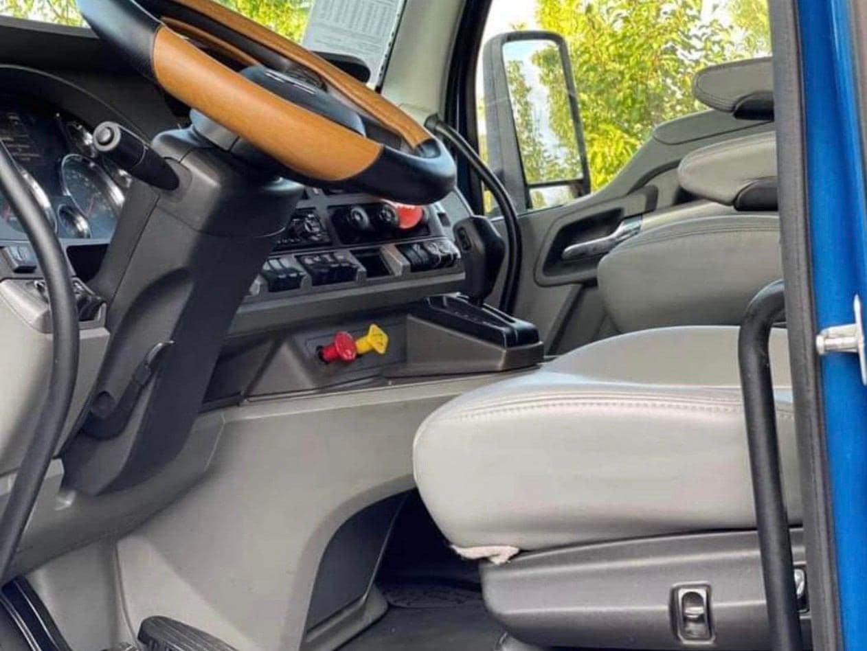 2018 Kenworth T680 image 5