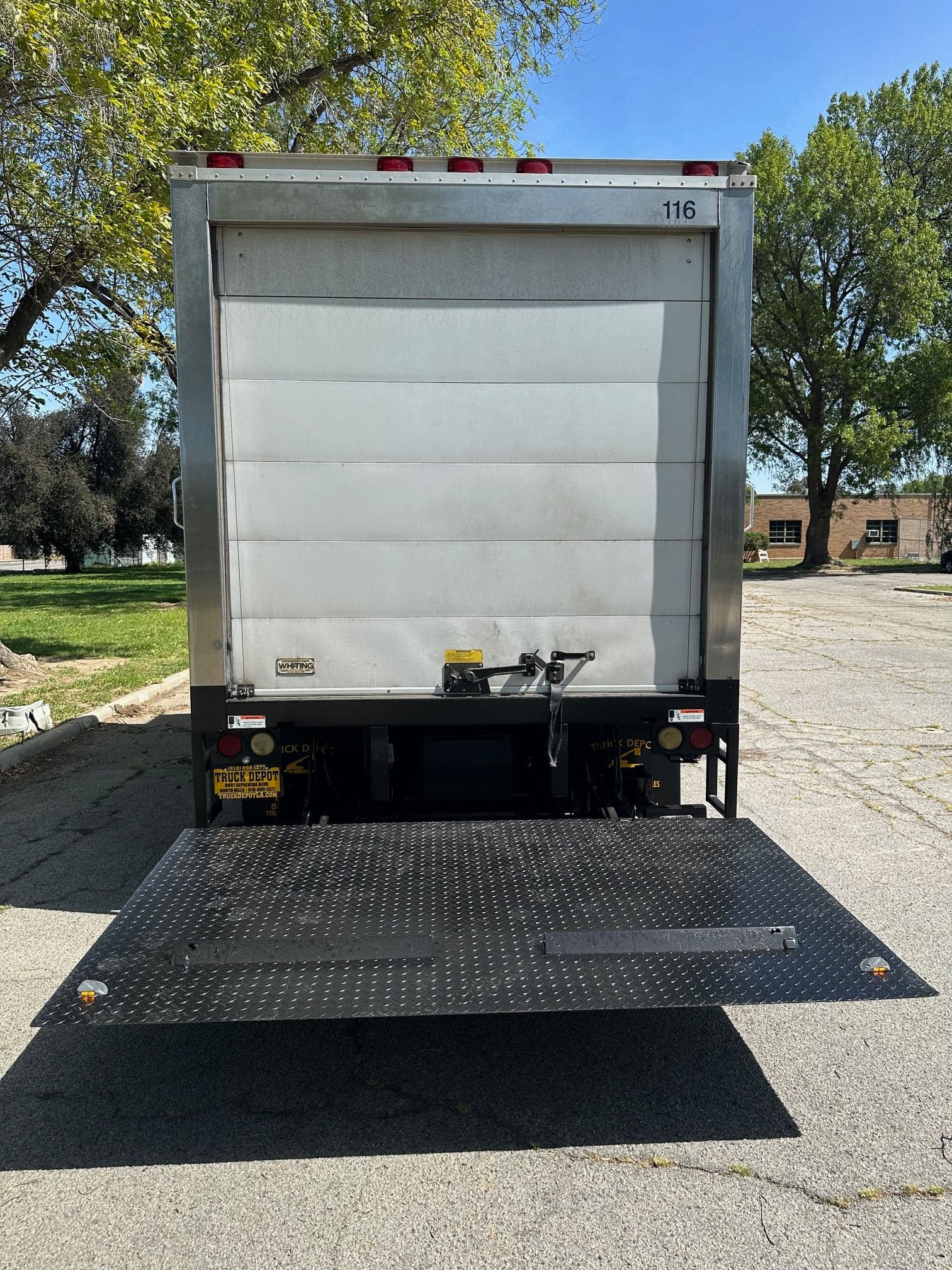 2016 Ford F-350 Reefer Box Truck with Liftgate image 17