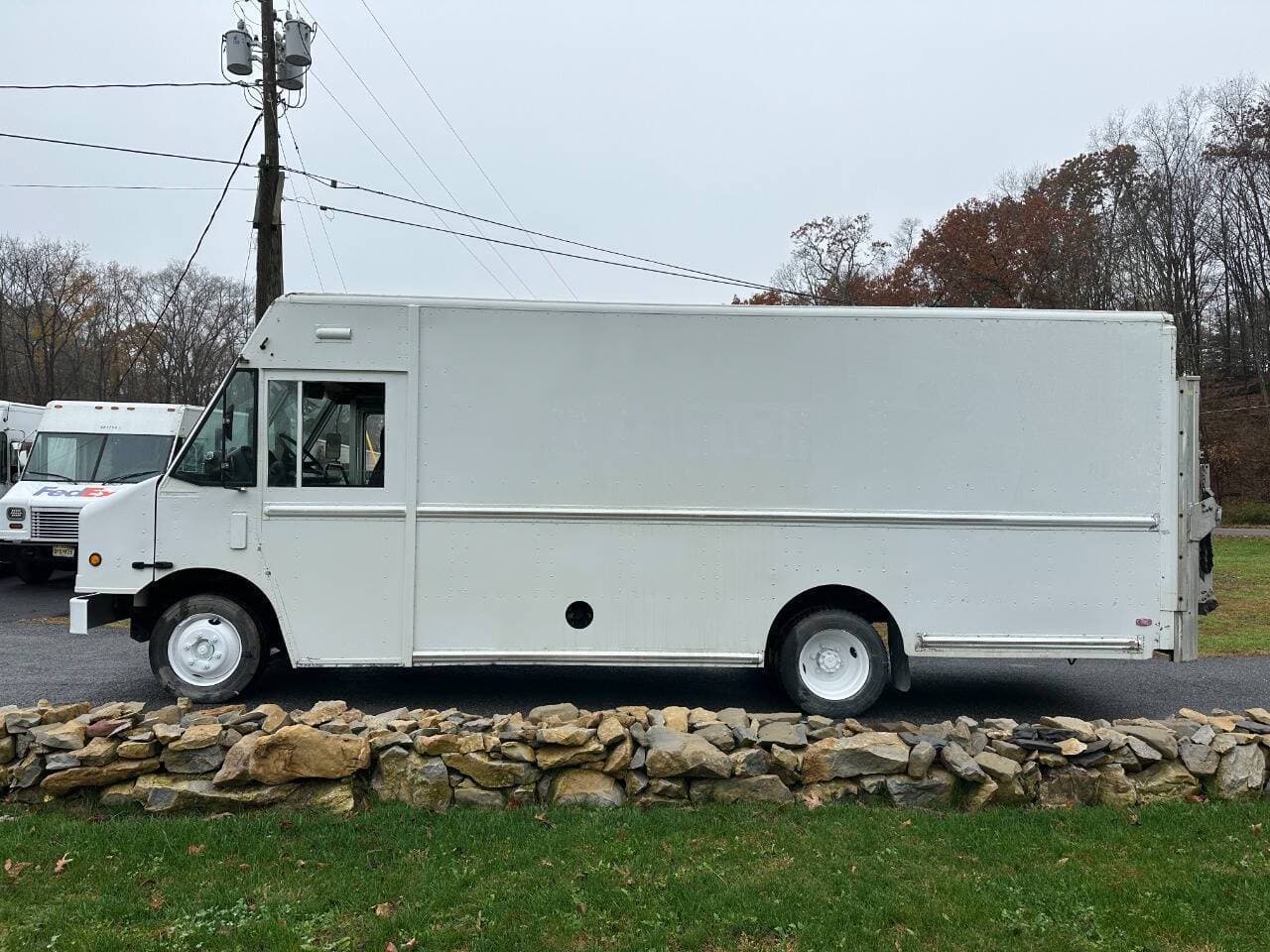 2008 Freightliner MT45 image 2