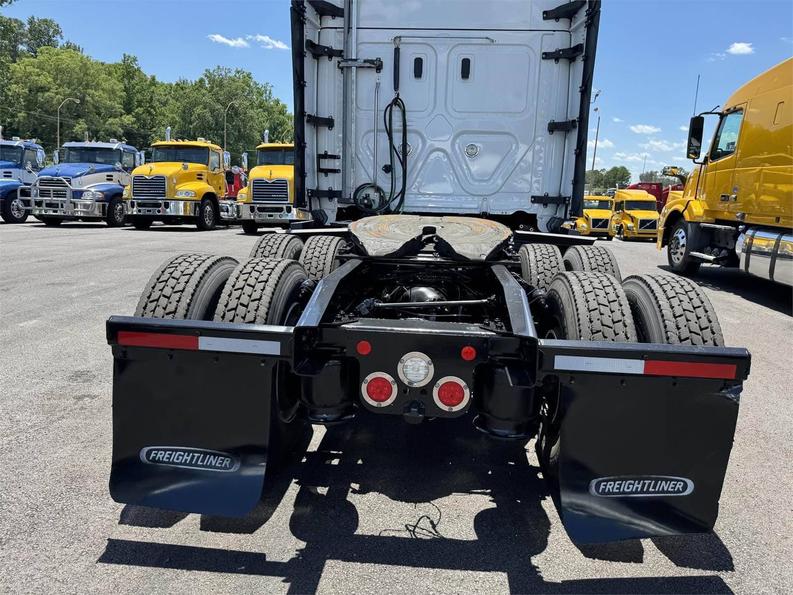2021 Freightliner Cascadia image 3