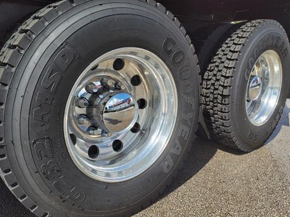 2025 Kenworth T880 image 33