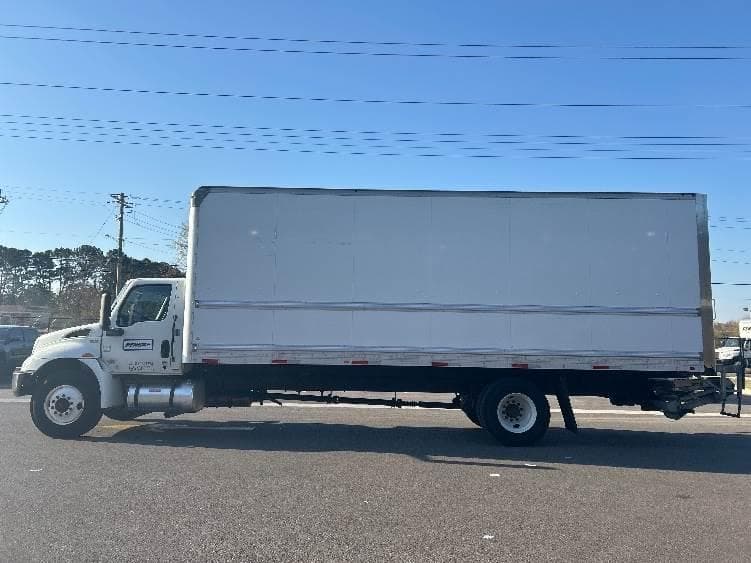 2022 International MV607 Box Truck - 220HP, 6 Speed Automatic, Roll up Door image 4