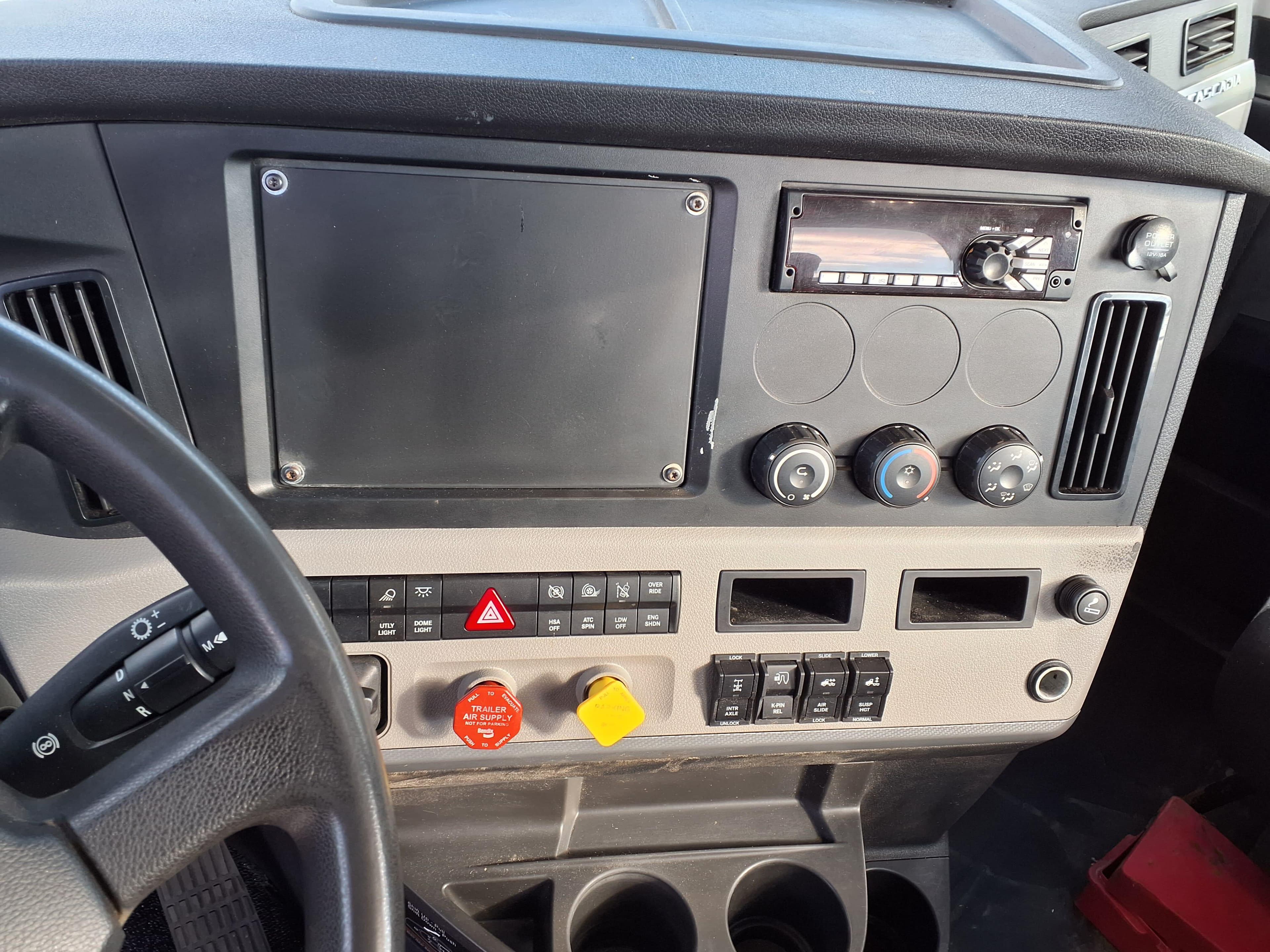 Used 2019 FREIGHTLINER/MERCEDES Conventional - Day Cab - PT126064ST For Sale image 4