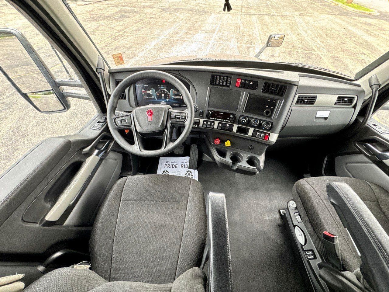 2023 Kenworth T680 image 12