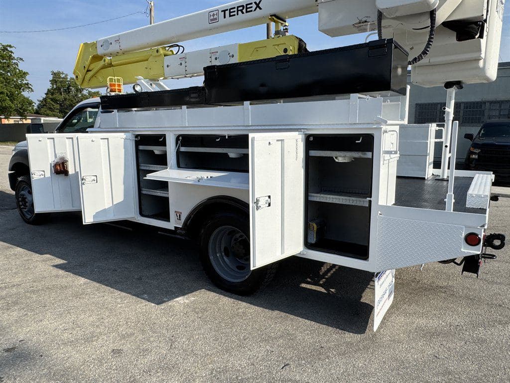 2016 Ford F550 image 23