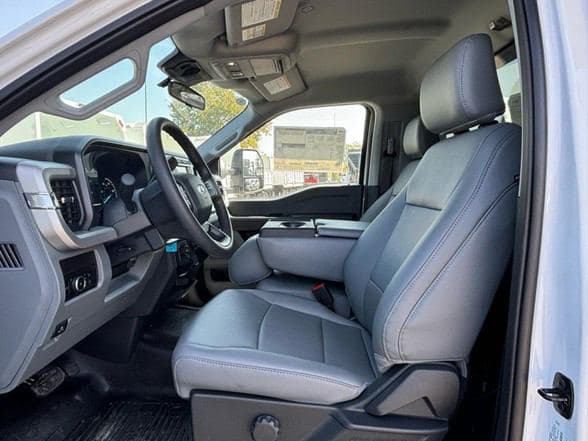 2024 Ford F550 image 13