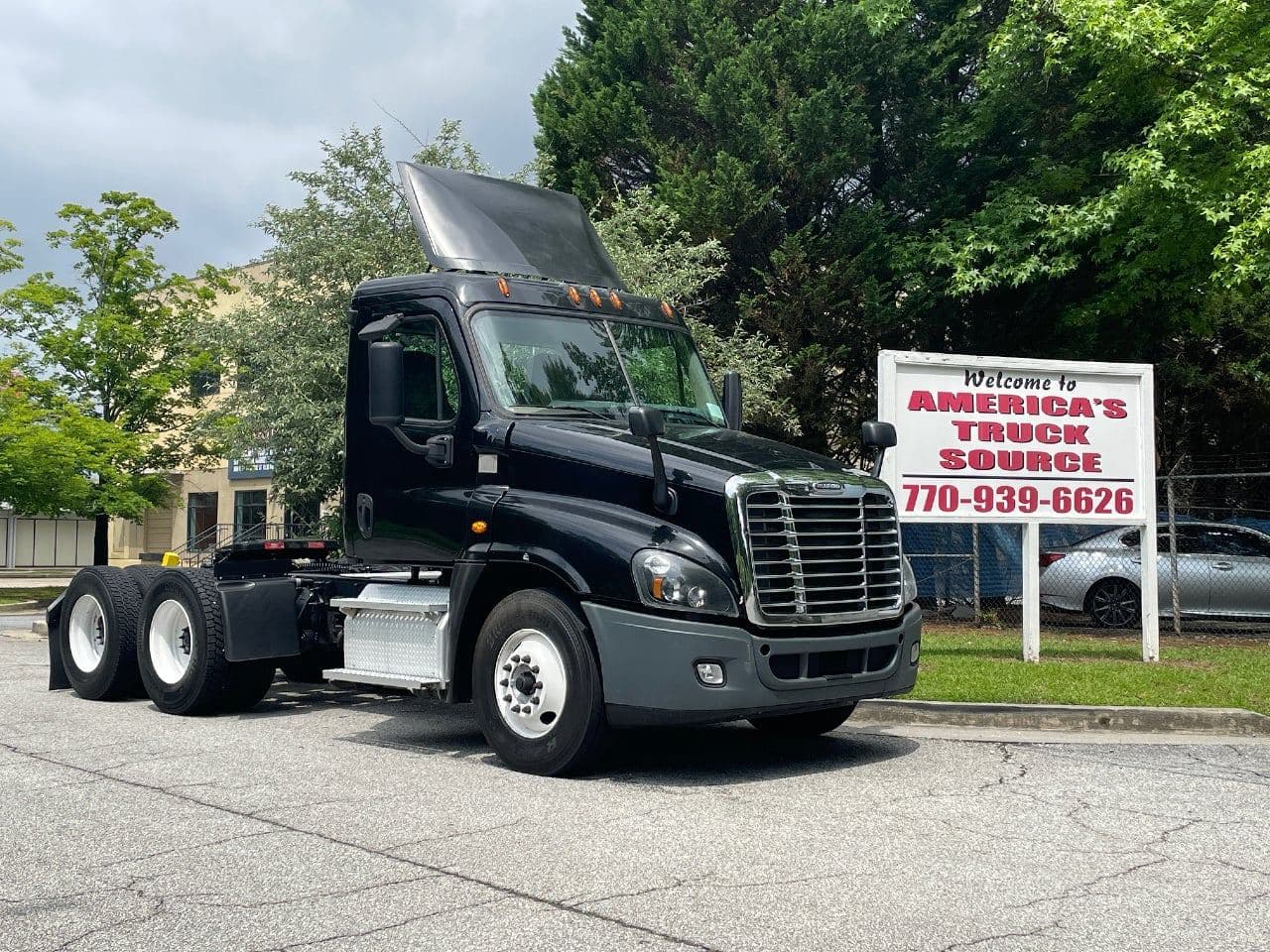 2018 Freightliner Cascadia 125 image 1