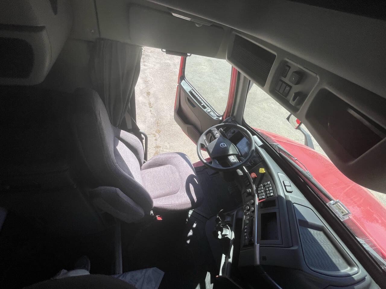 2022 Volvo VNL image 21
