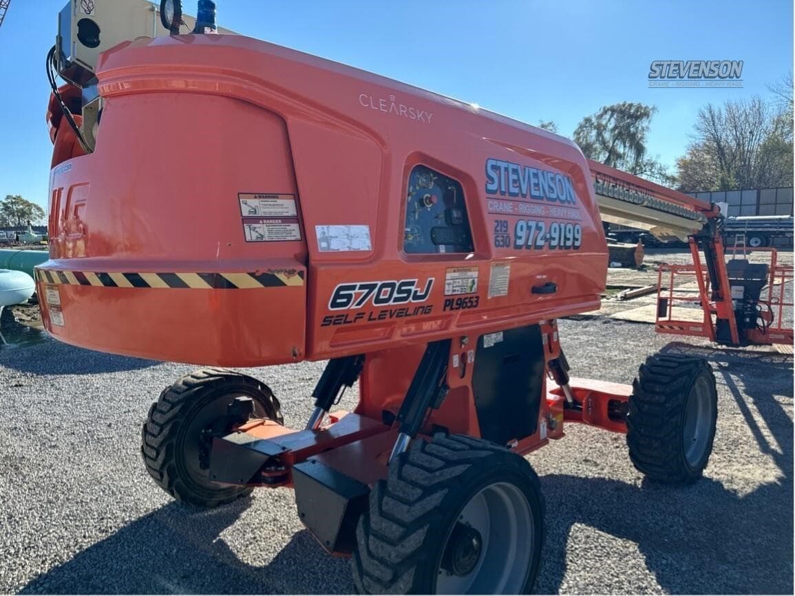 2021 JLG 670SJ image 1