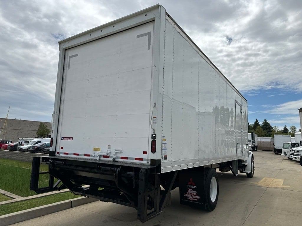 2022 Freightliner M2 image 3