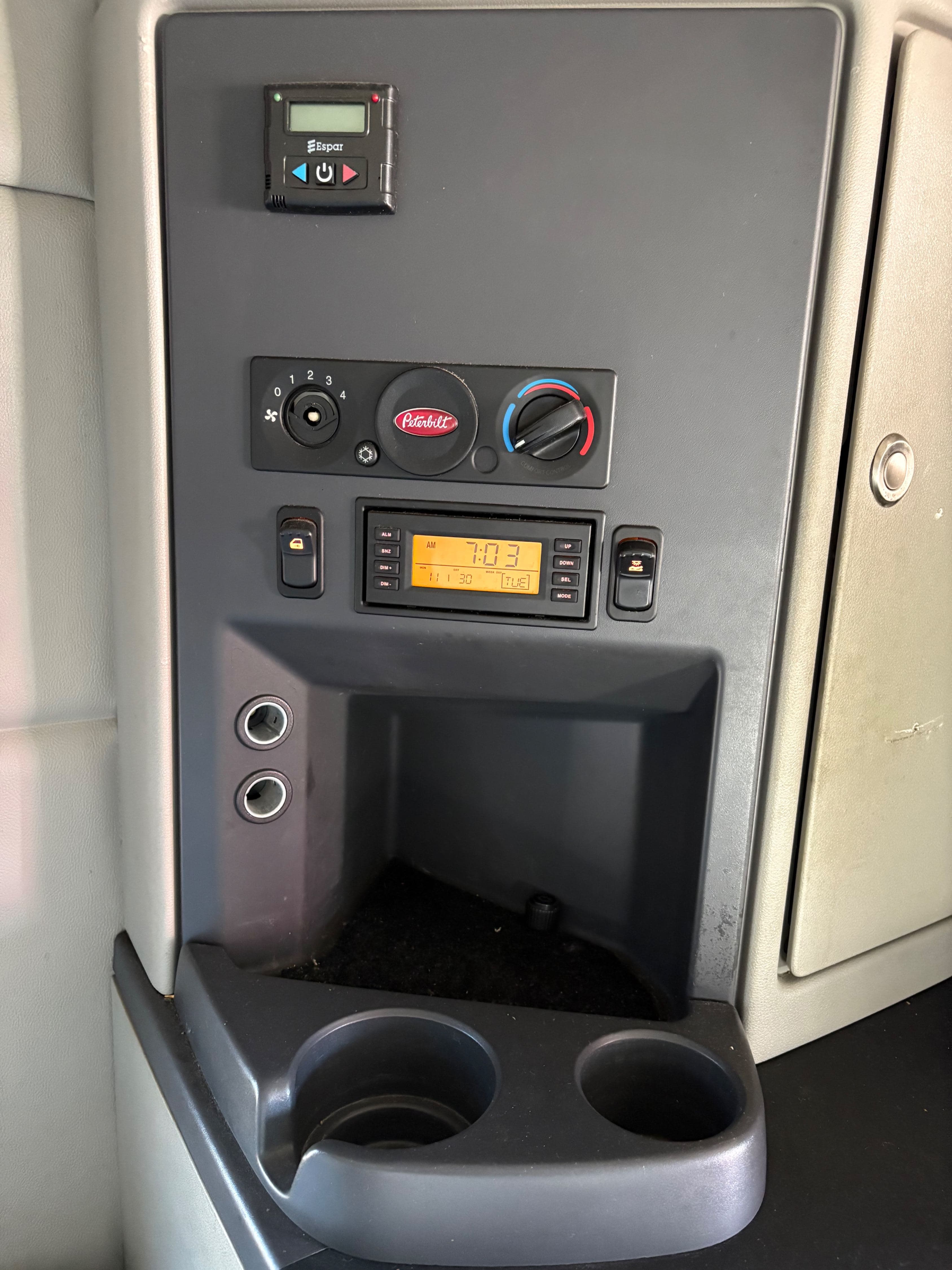 2018 Peterbilt 579 image 10