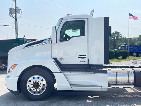 2025 Kenworth T680 image 12