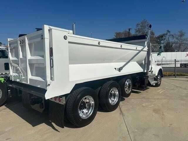 2019 Kenworth T8 Series image 8