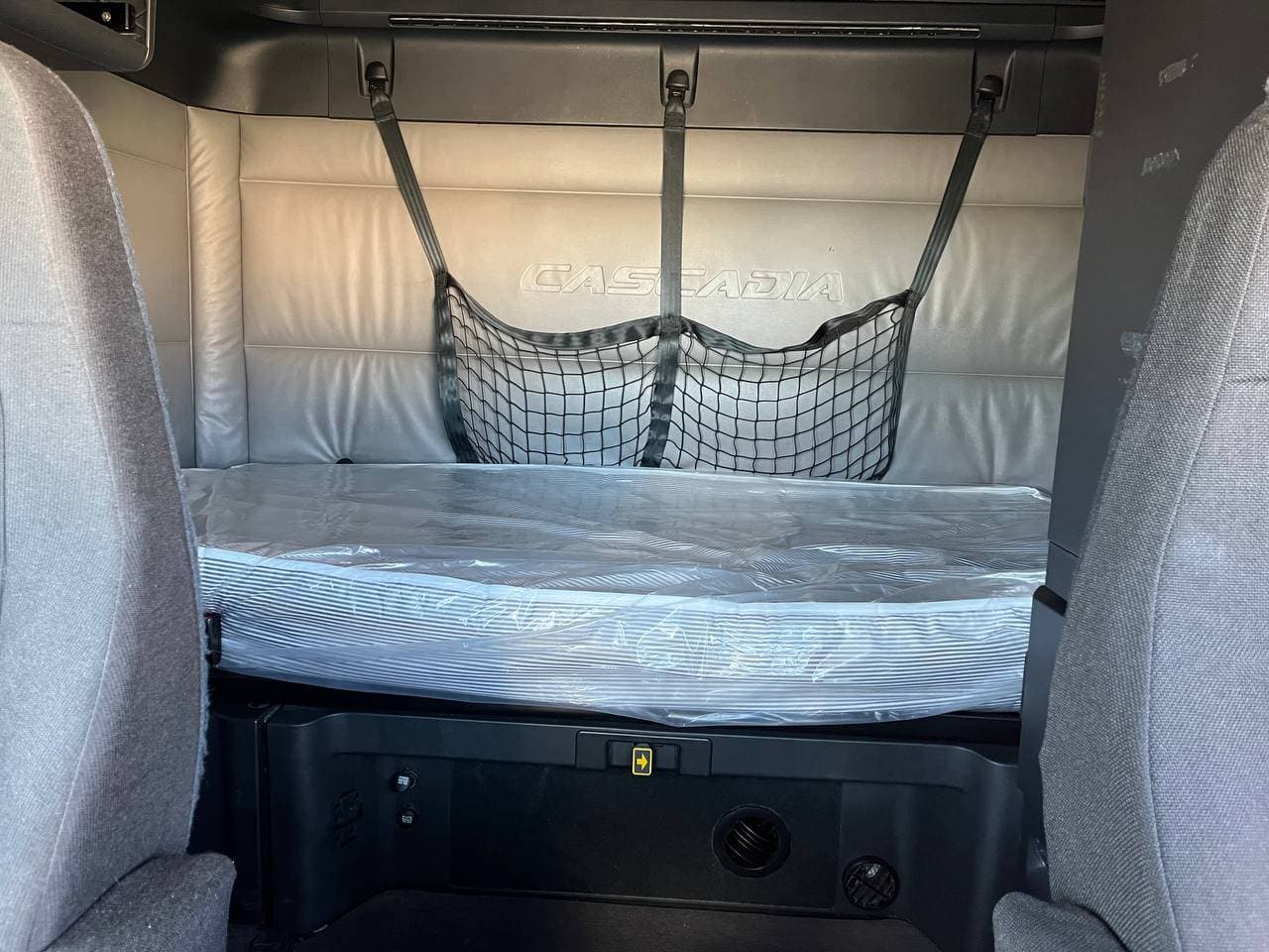 2022 Freightliner Cascadia image 14