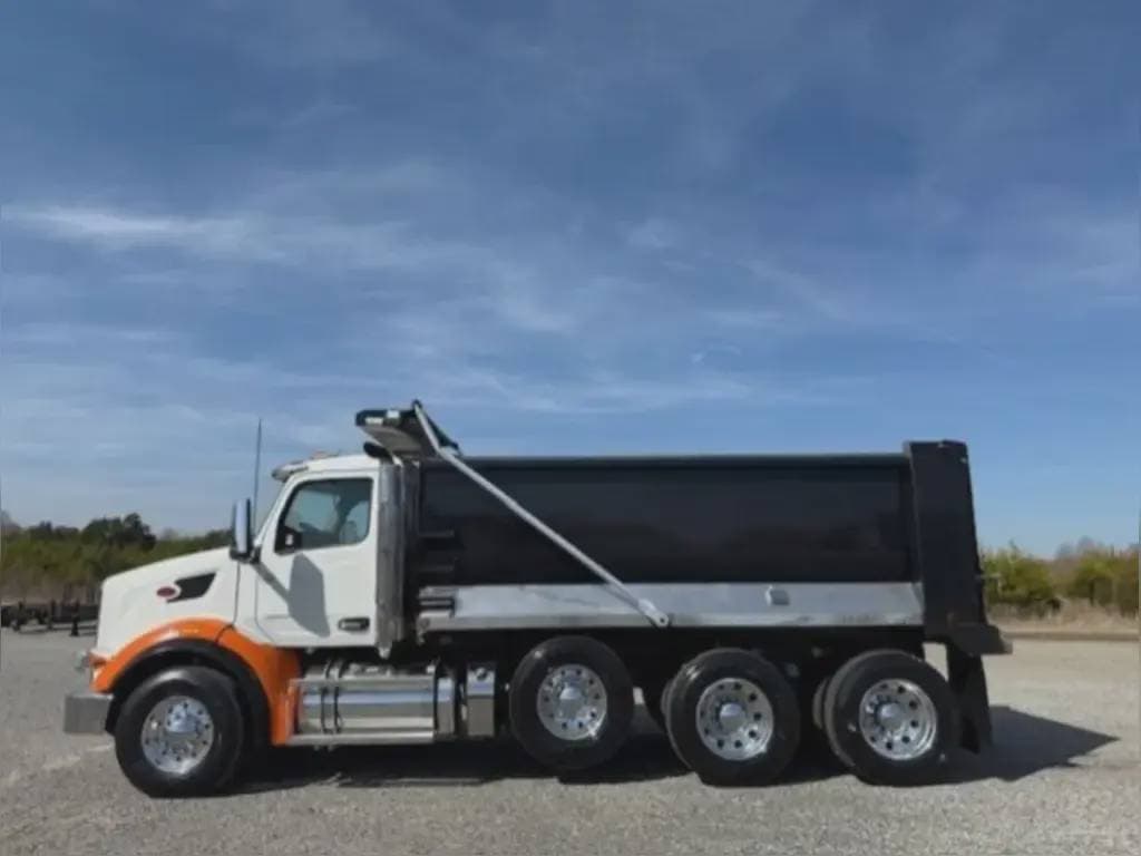 2023 Peterbilt 567 image 4