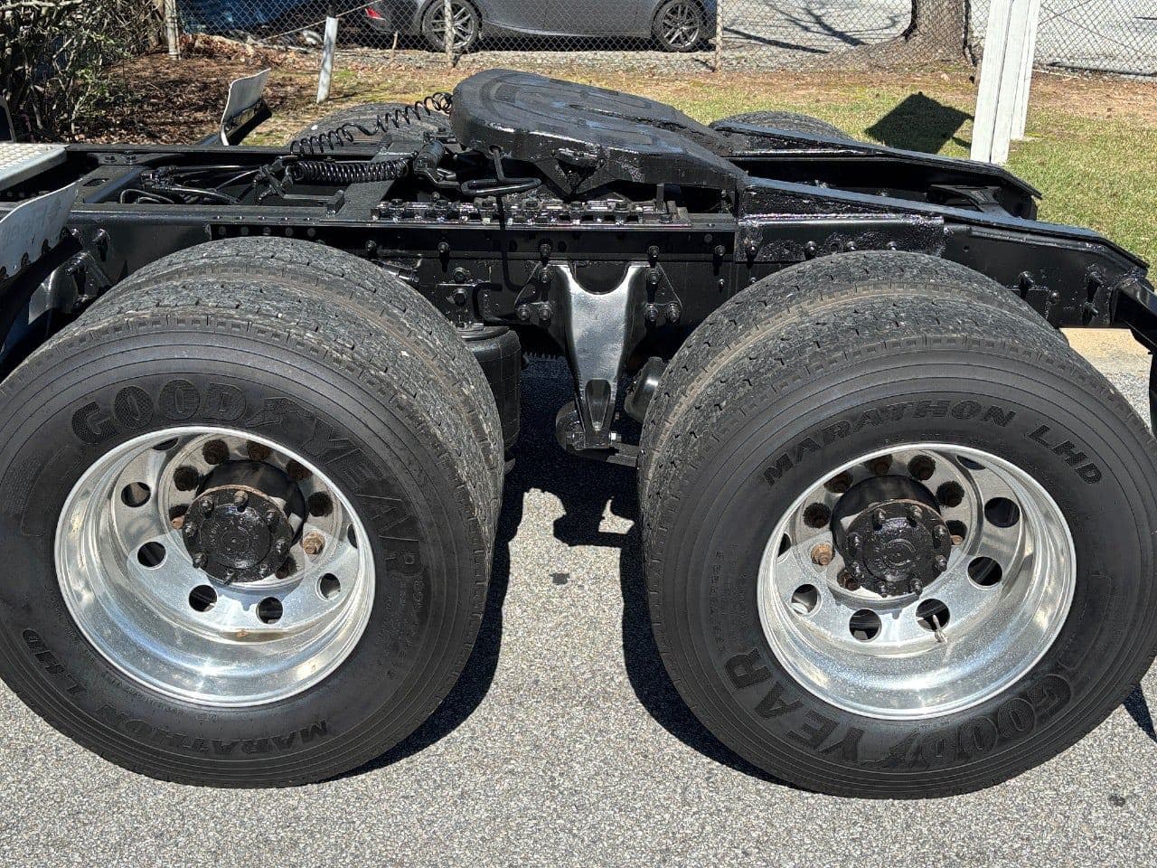 2018 International LT625 image 11