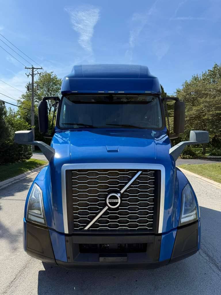2021 Volvo VNL image 2