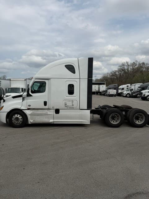 2023 Freightliner Cascadia 126 image 8