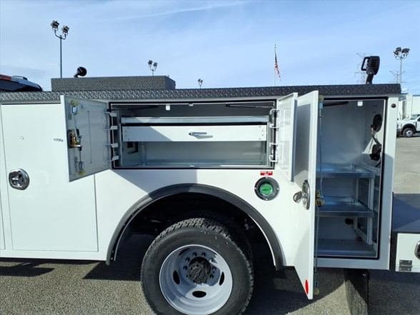 2026 Ford F550 image 9