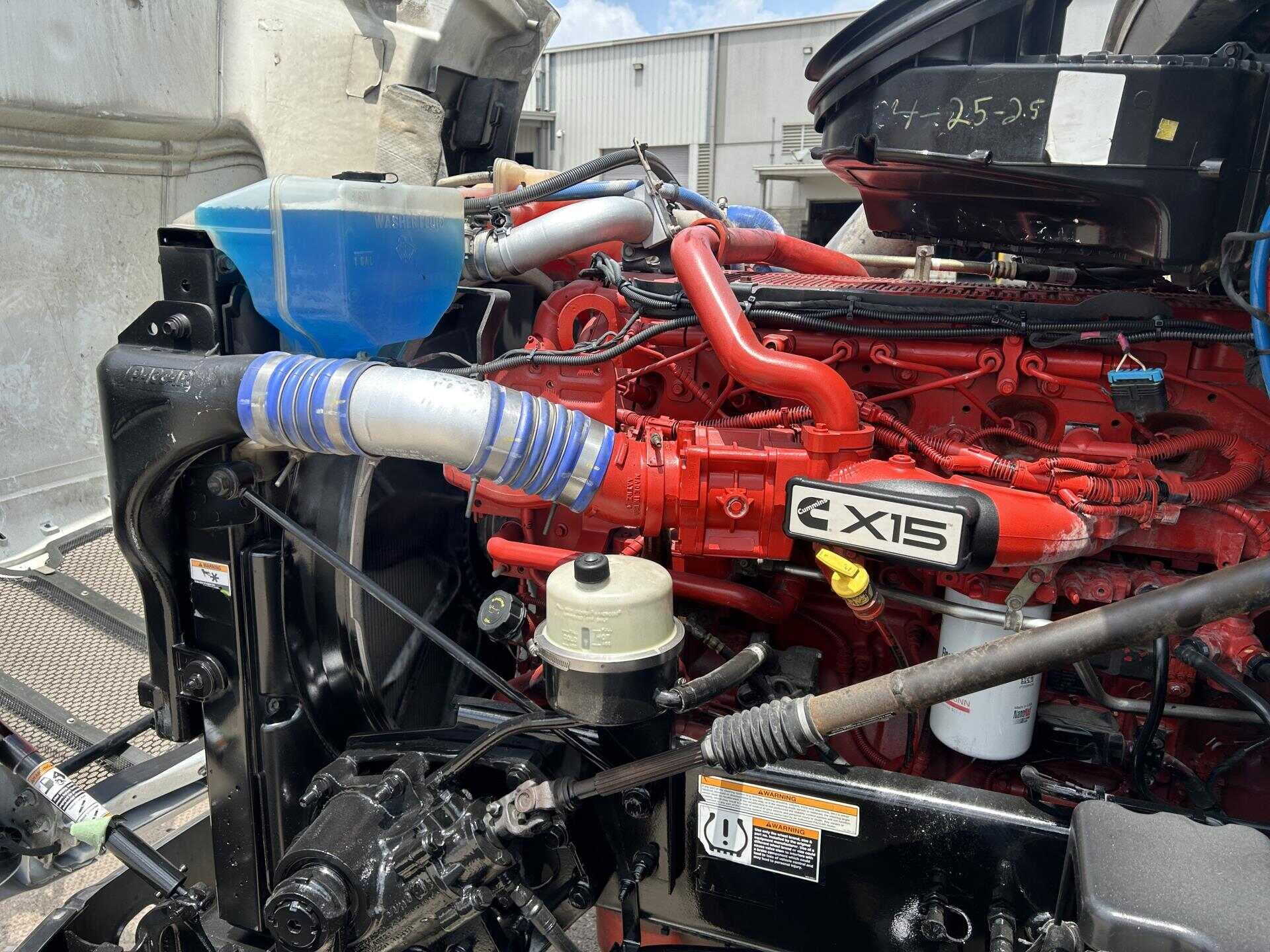 2020 Peterbilt 579 image 14