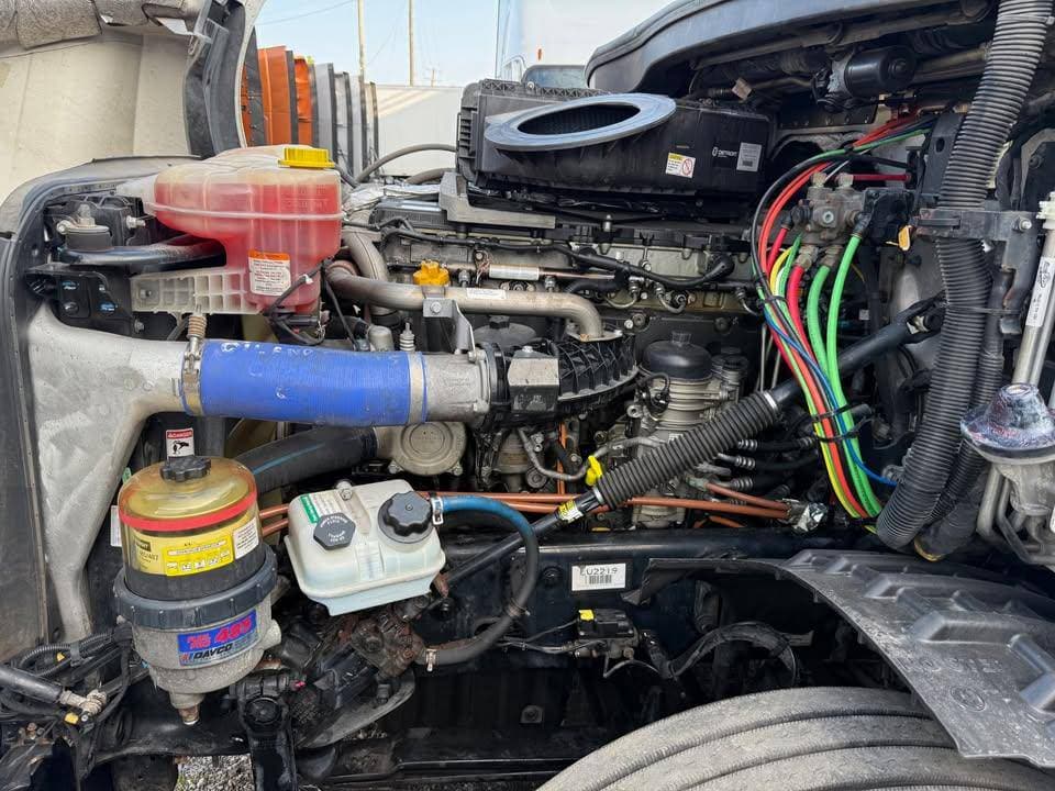 2020 Freightliner Cascadia image 8