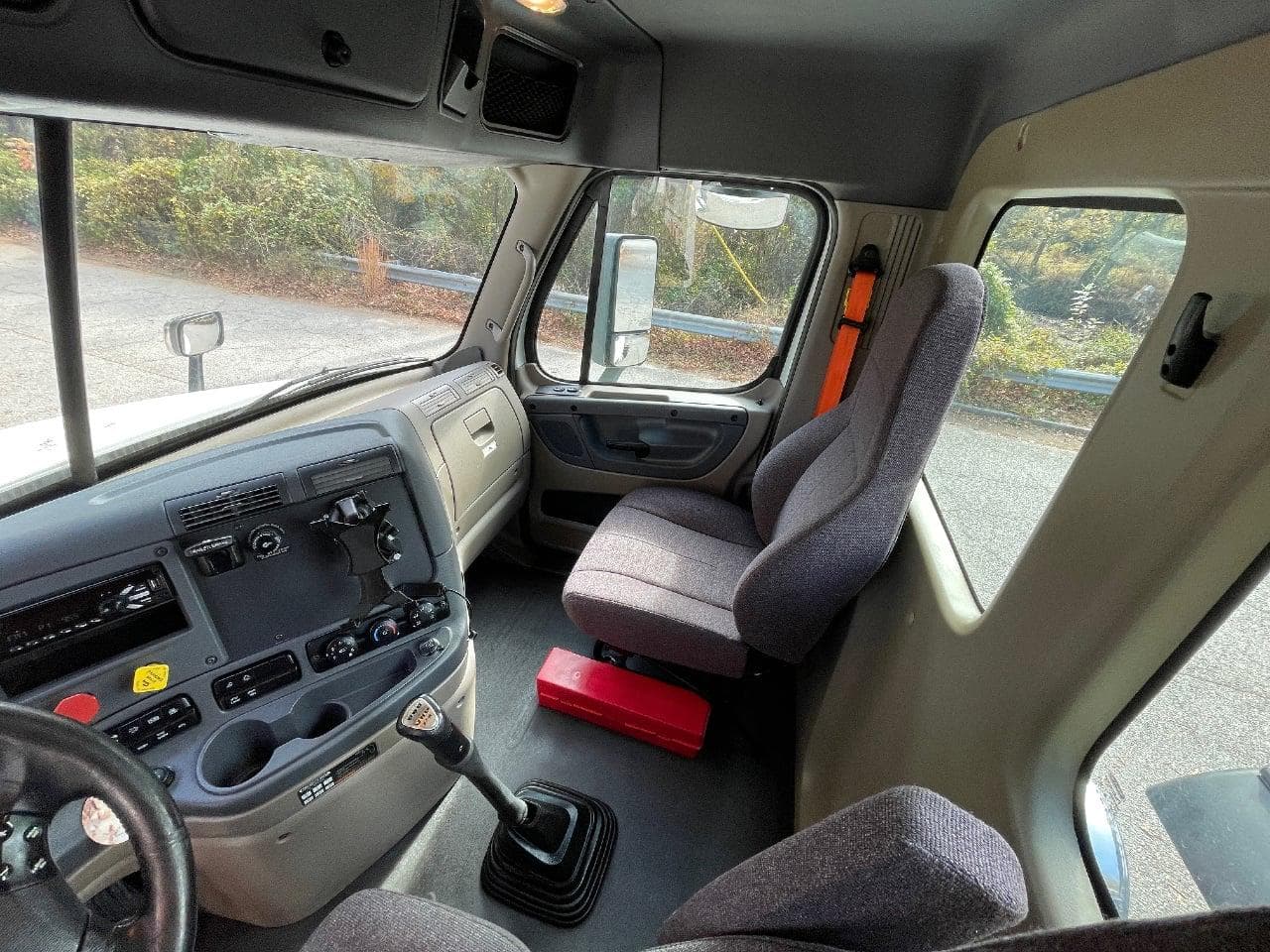 2019 Freightliner Cascadia 125 image 24
