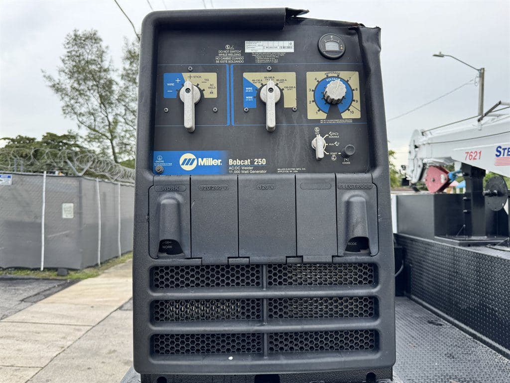 2017 Ford F550 image 25