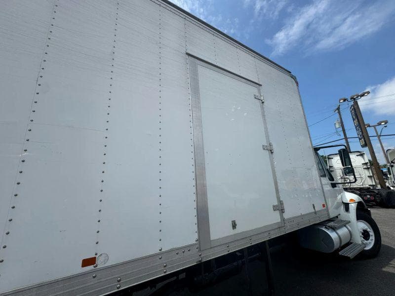 2017 International 4300 image 14