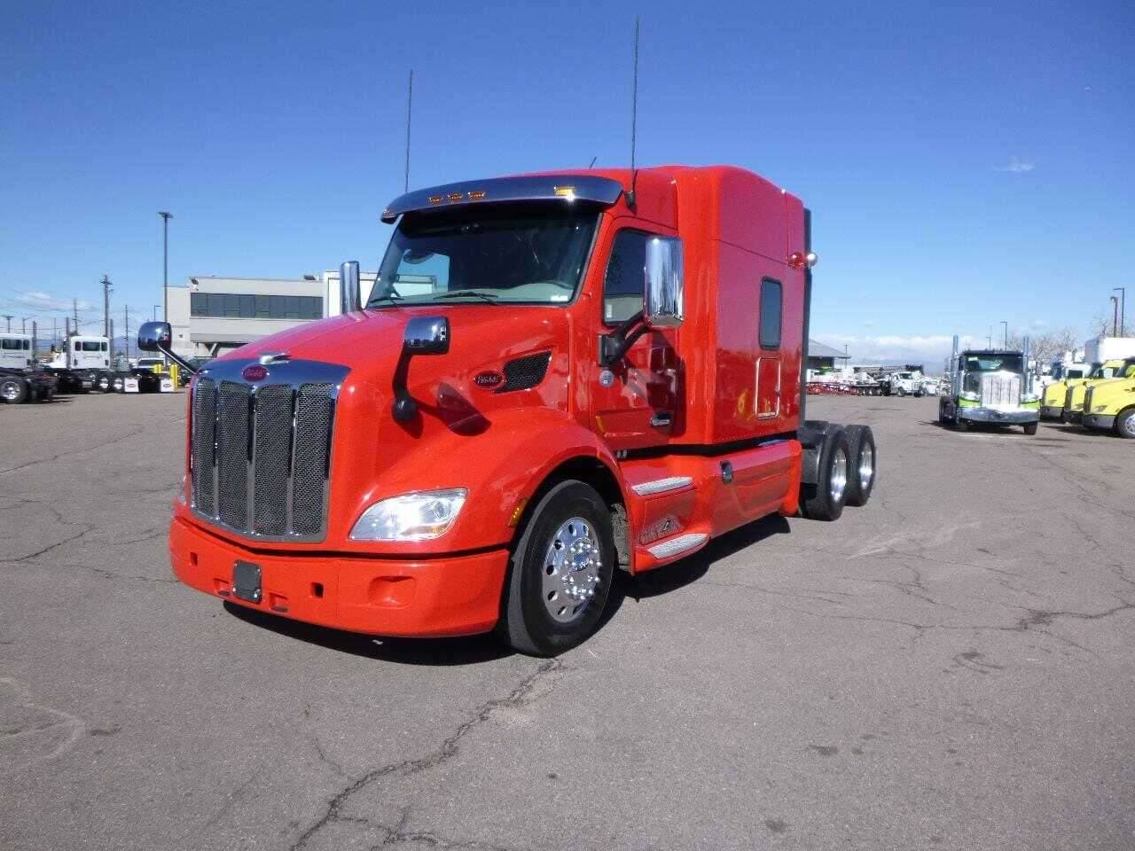2021 Peterbilt 579 image 1