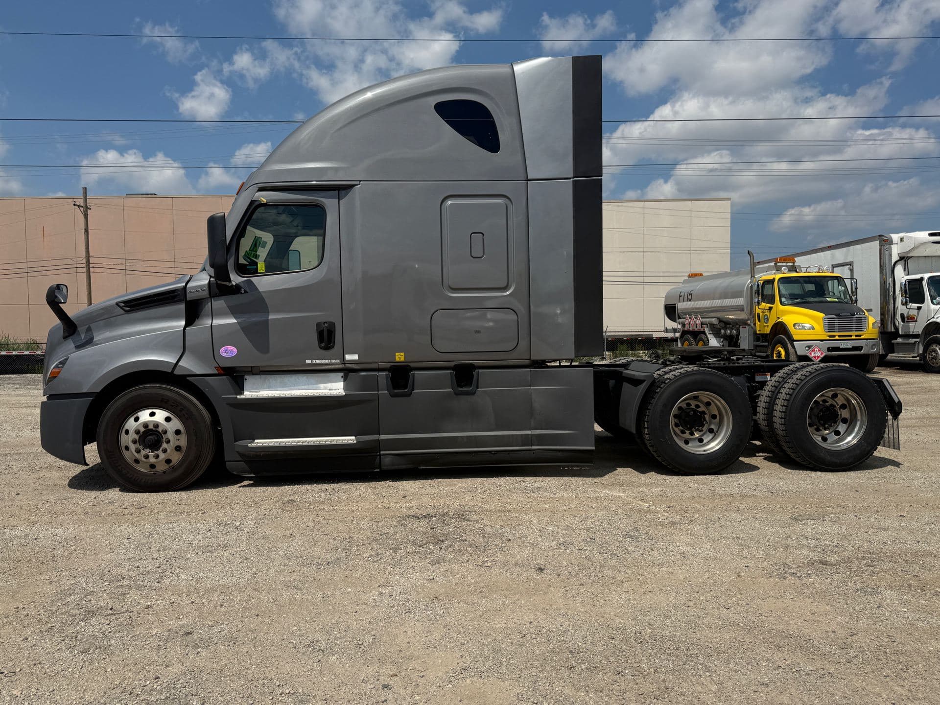 2021 - 425k - 12k Hours - APU - U.S. Express image 13