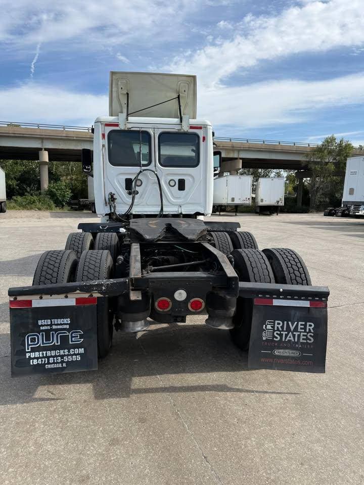 2018 Freightliner Cascadia image 3