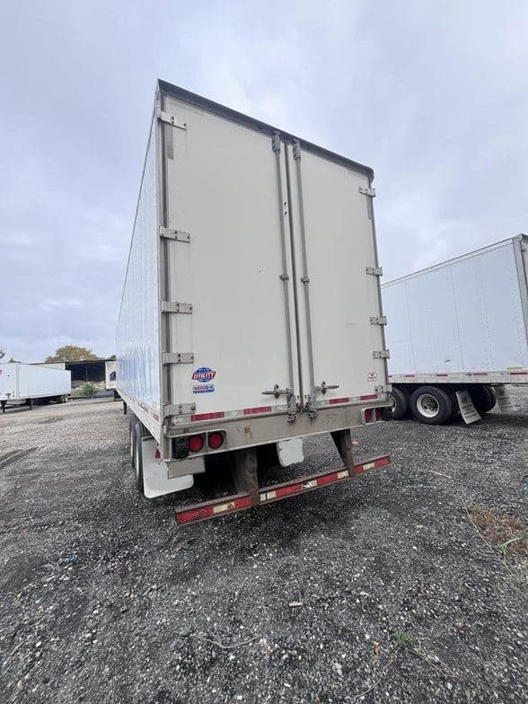 2017 Utility 4000D-X image 3