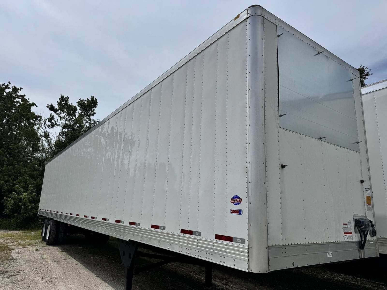 2026 Utility 3000R image 2