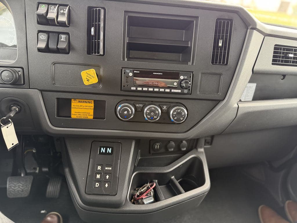 Used 2024 KENWORTH T280 image 33