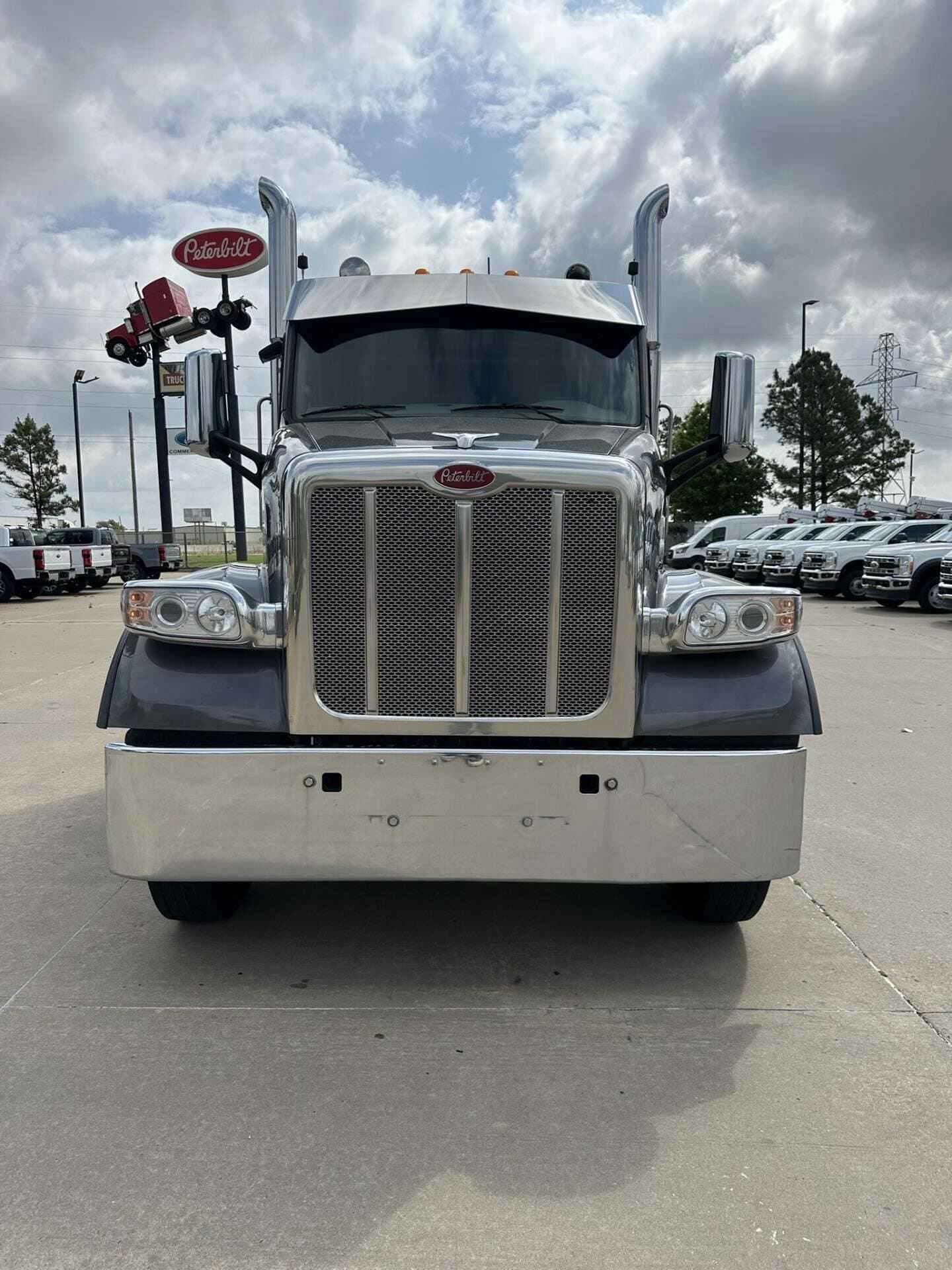 2021 Peterbilt 567 image 3