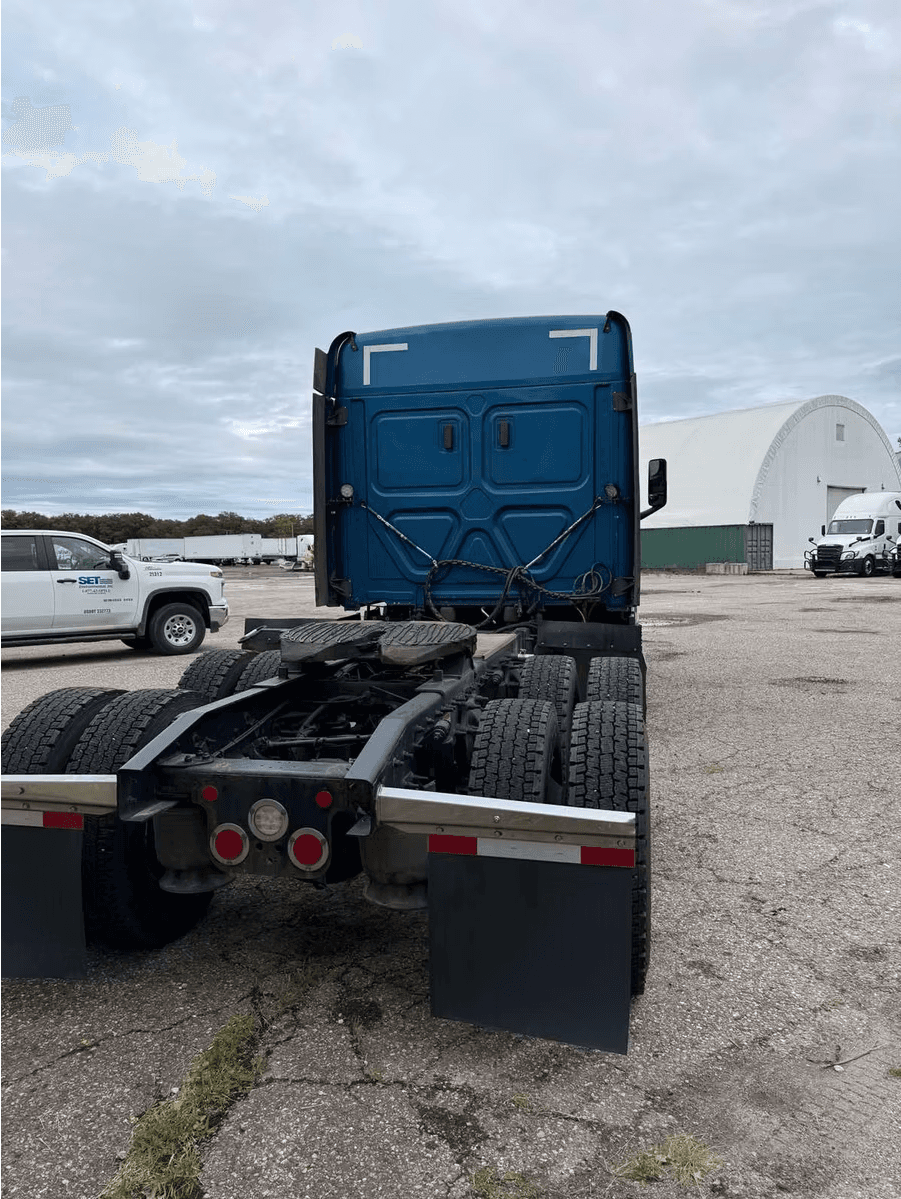 2022 Freightliner Cascadia image 6