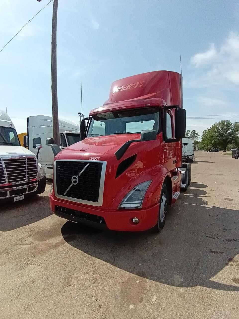2020 Volvo VNR image 1