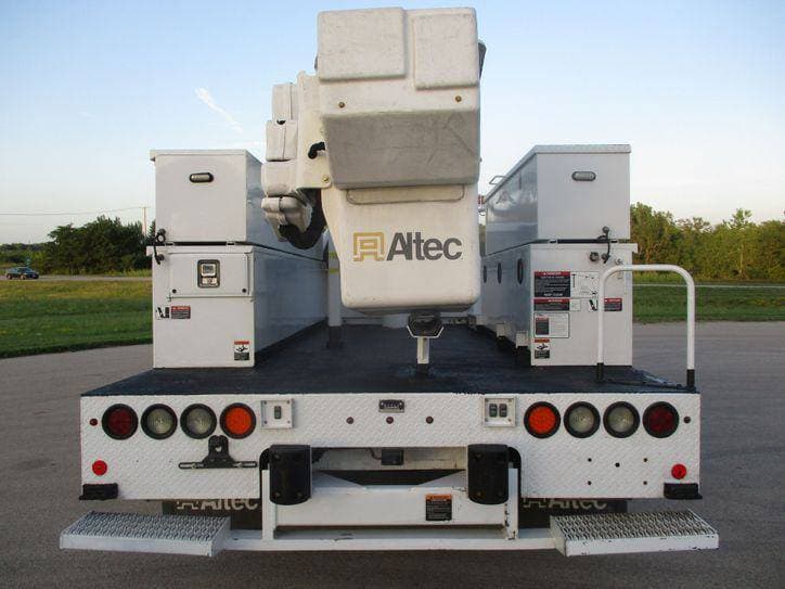 2018 Ford F550 SUPER CAB BUCKET TRUCK 4X4 image 4