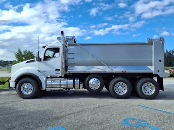 2025 Kenworth T880 image 4