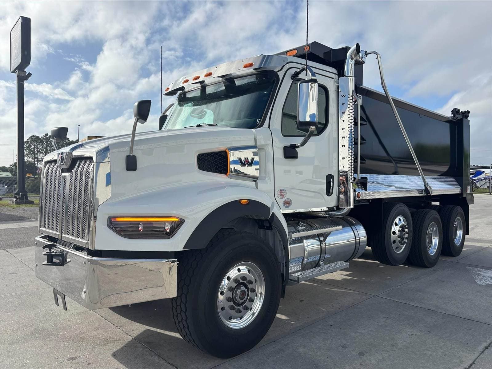 2027 Western Star 49X Chassis image 1