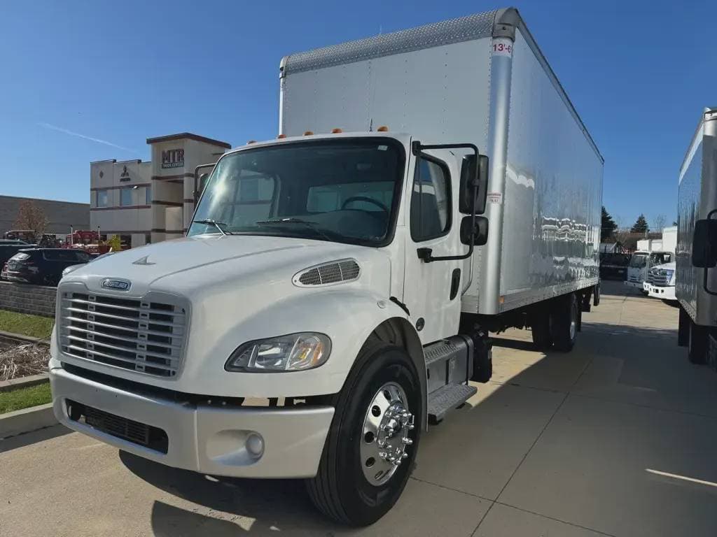 Used 2022 FREIGHTLINER Box Truck - Straight Truck, Moving Van, Expeditor-Hotshot BUSINESS CLASS M2 106 For Sale image 2