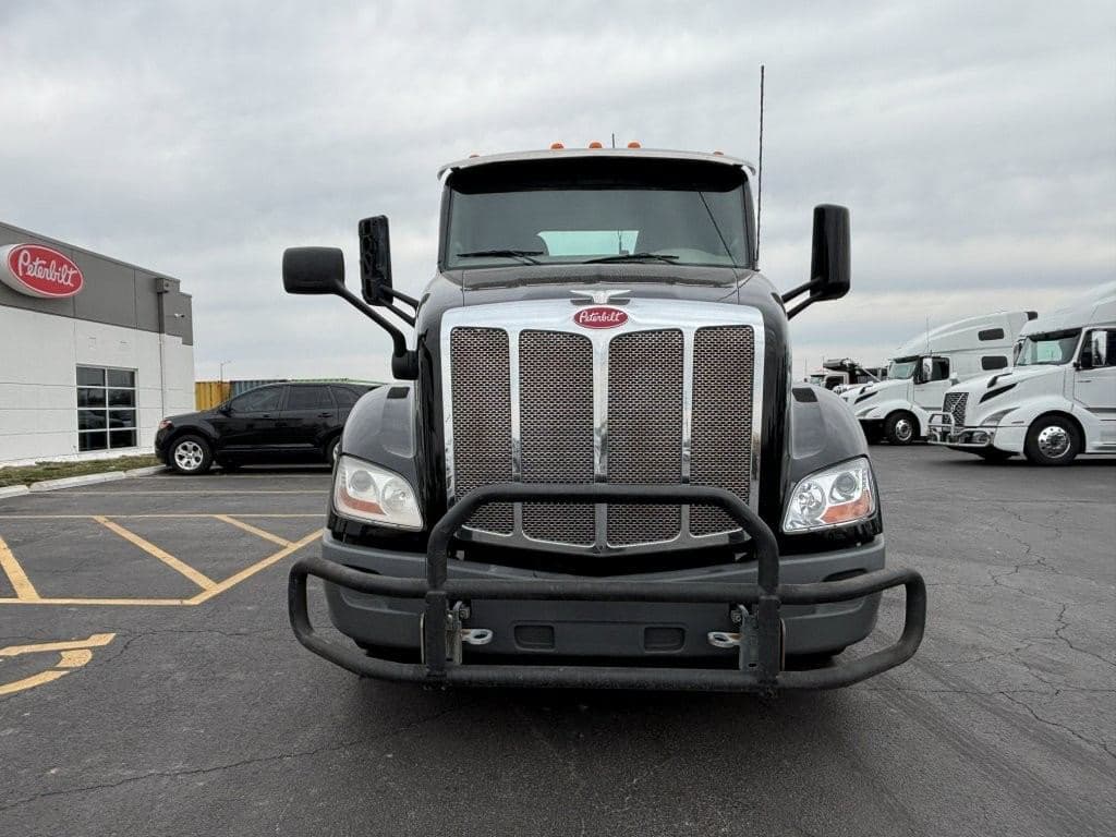 2021 Peterbilt 579 image 2