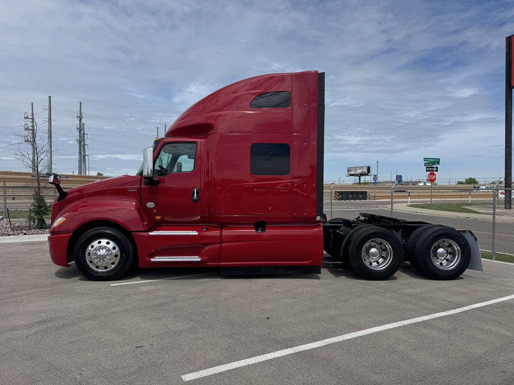 Used 2021 INTERNATIONAL LT625 image 6