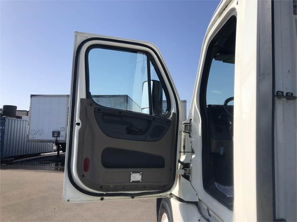 2018 Freightliner Cascadia image 7