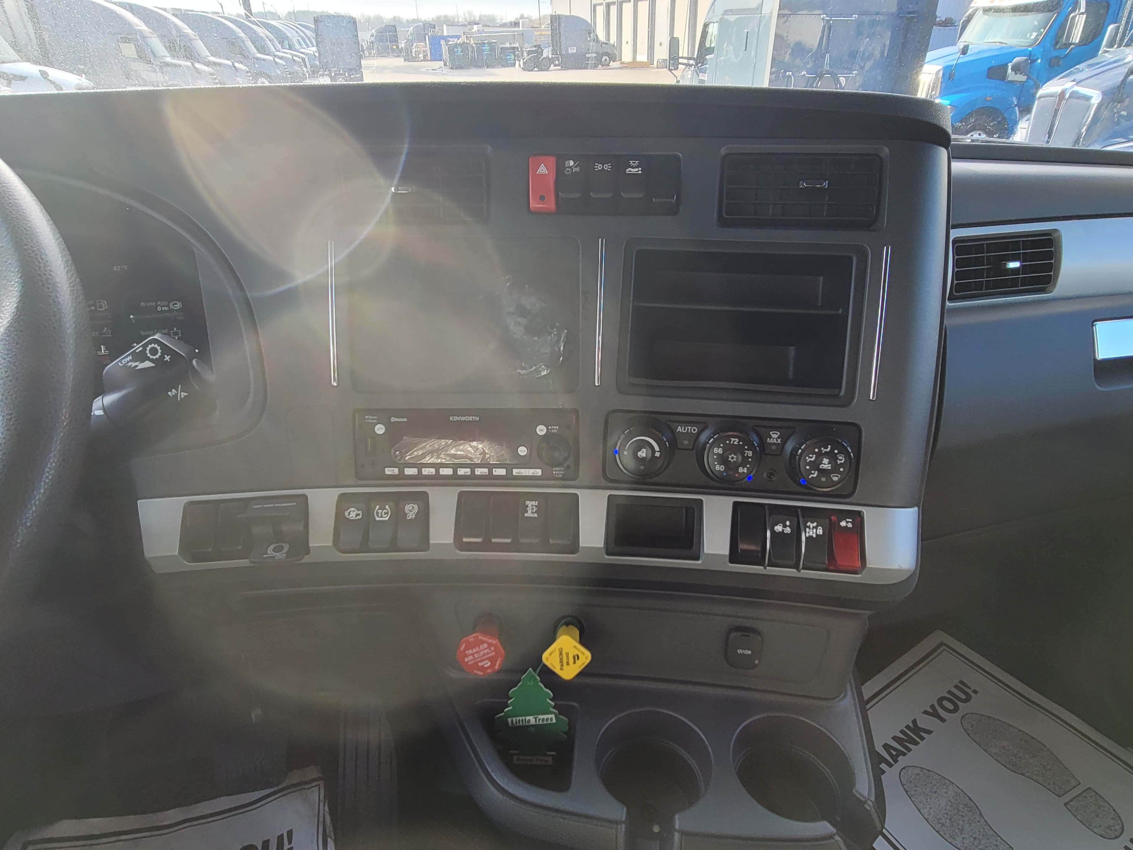 2023 Kenworth T680 image 11