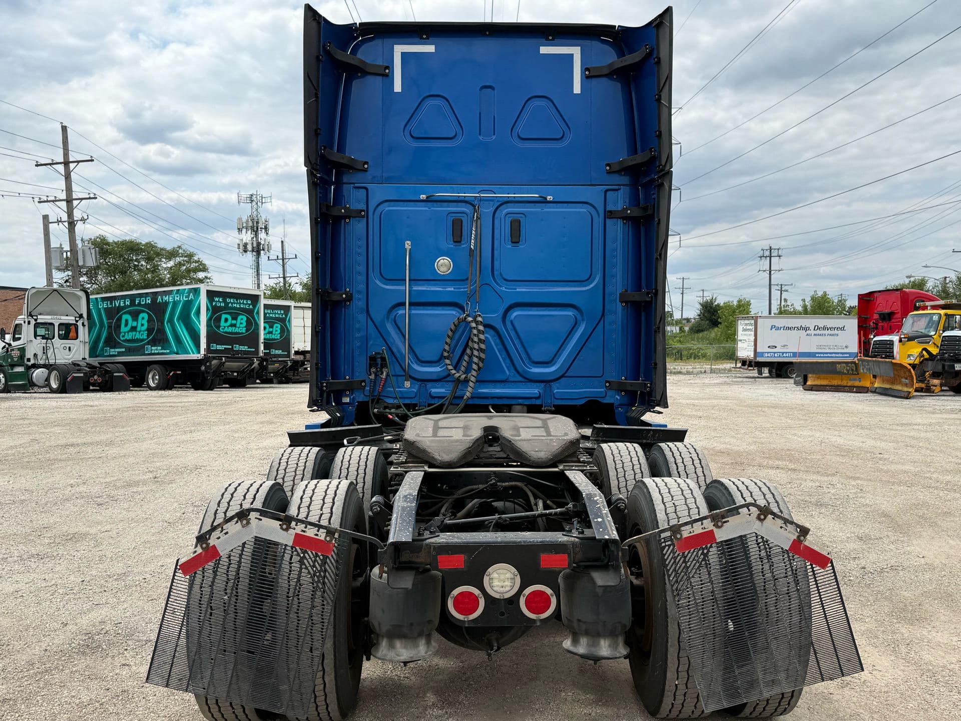 2022 Freightliner - 419k - 18k Hours - 455 HP image 6