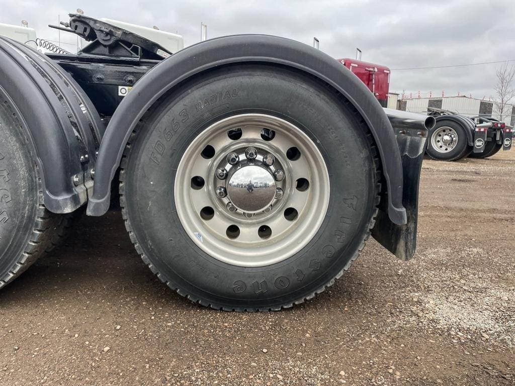 2025 Peterbilt 589 image 7