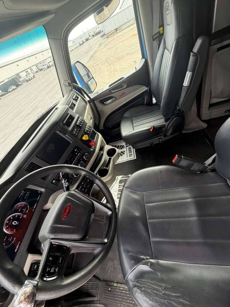 2023 Peterbilt 579 image 11