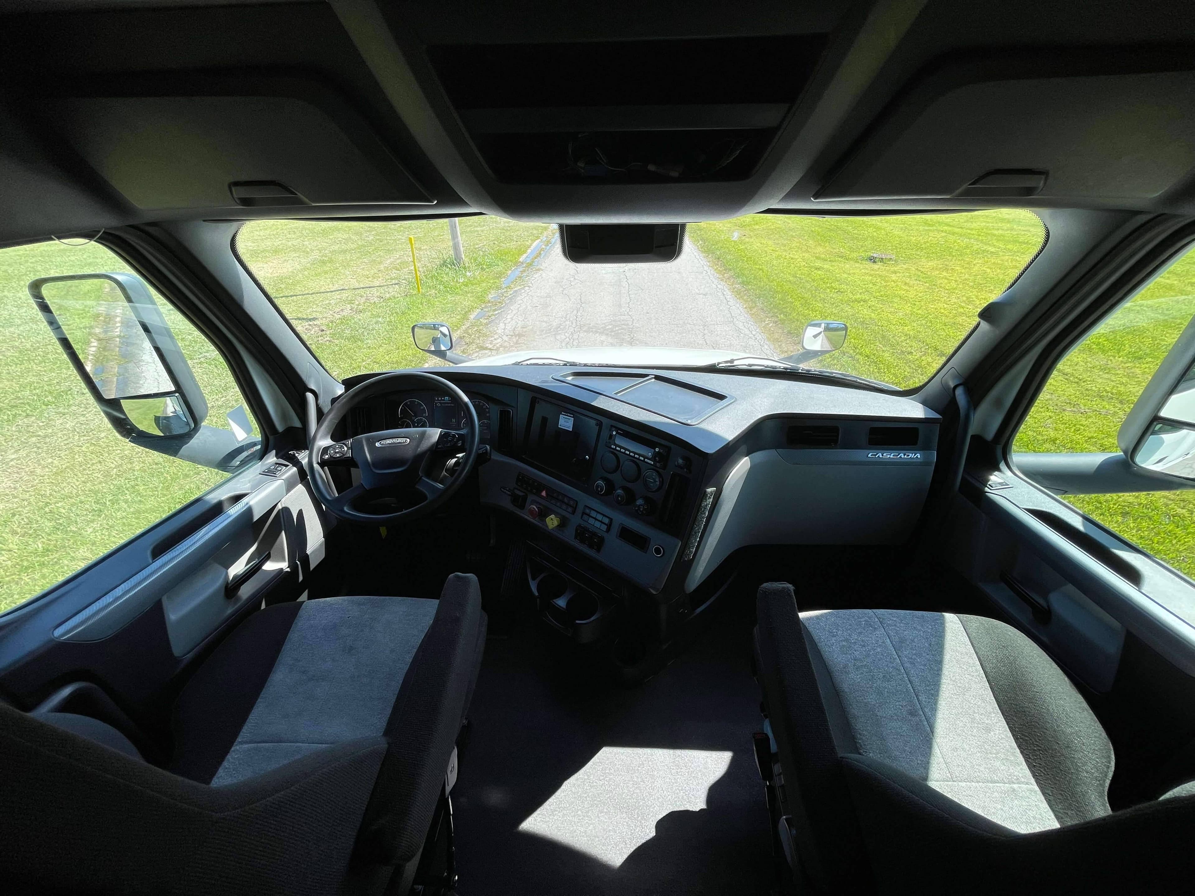 2022 Freightliner Cascadia 126 image 16